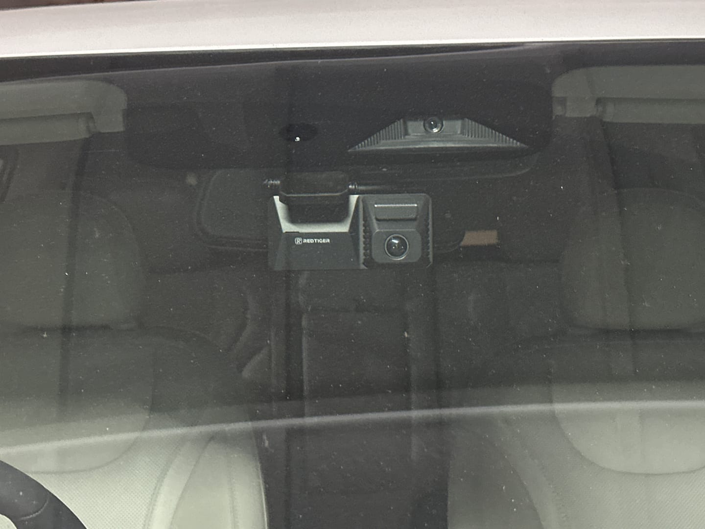 Customer photo review of F77 STARVIS 2 4K+4K Dual IMX678 Voice Control 5.8GHz WIFI Dash Cam