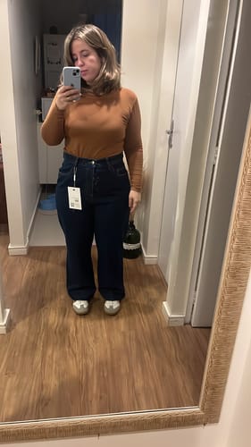 Jacqueline S. review of Calça Jeans Reta Araçá Azul Médio image 1 out of 1