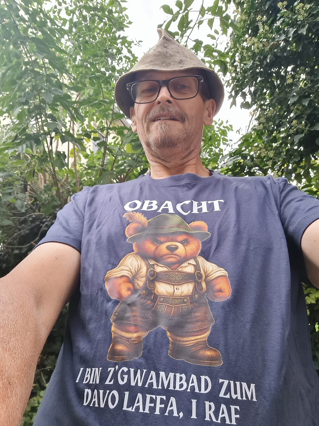 Customer photo review of GWAMBAD ZUM DAVO LAFFA | Premium Shirt Unisex