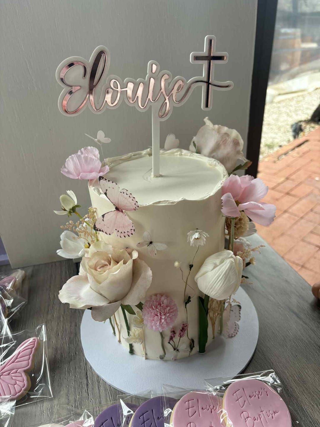 Customer photo review of Pastel Pink Edible Wafer Butterflies - Mix sizes - 24pcs