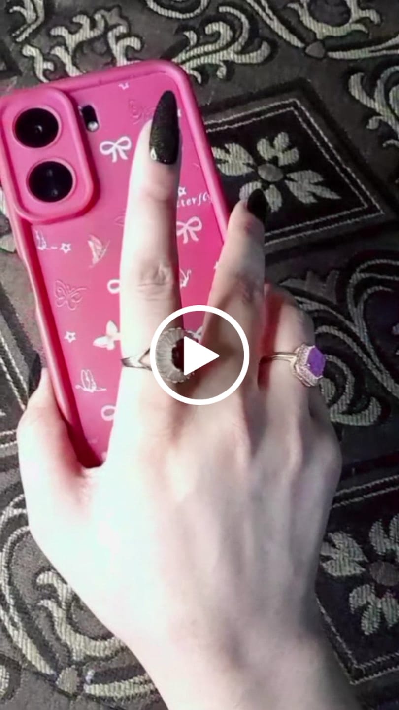 Customer video review of Lilly