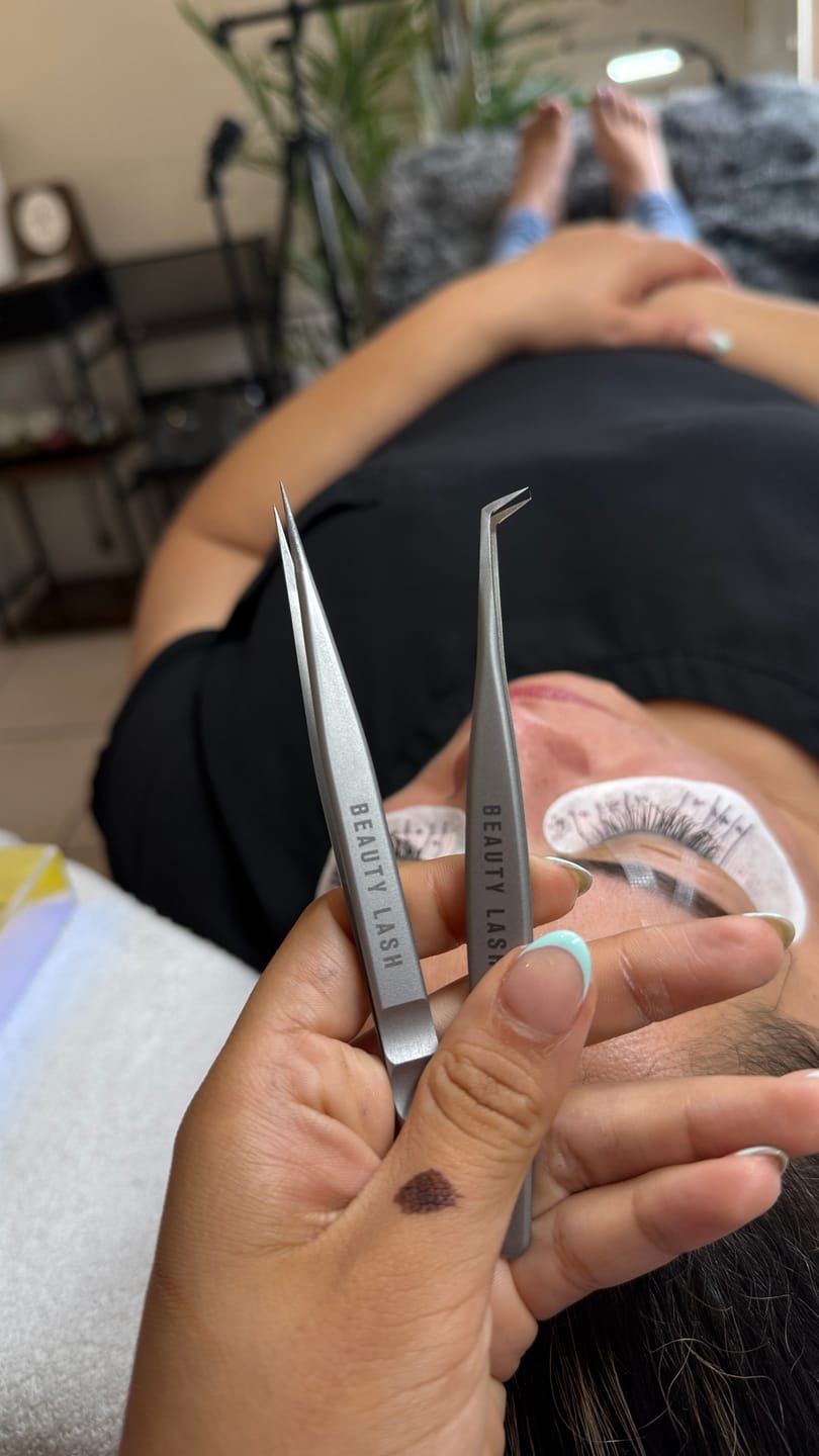 Customer photo review of Volume Tweezer Nº 01