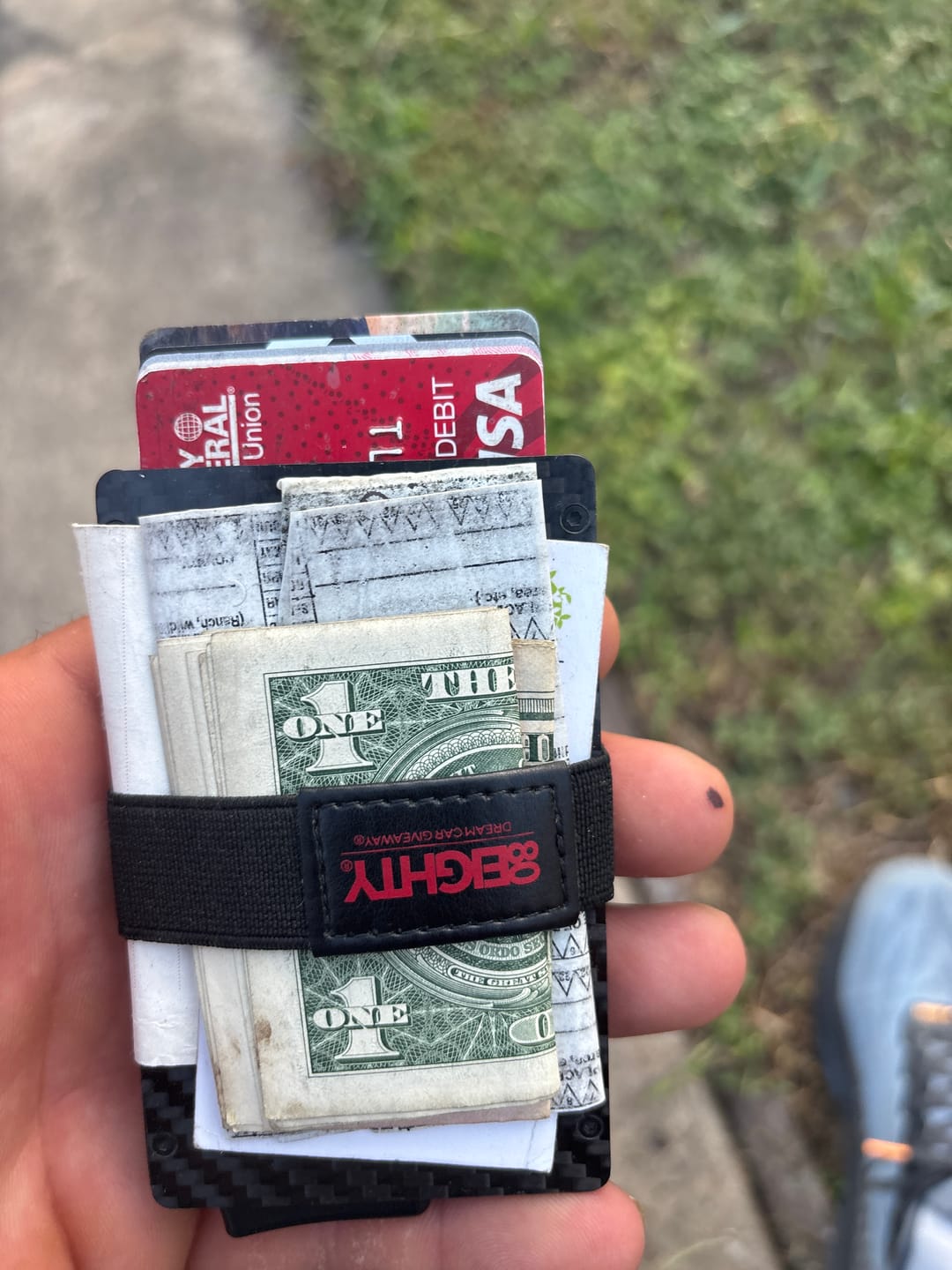 Customer photo review of 80Eighty® Minimalist Carbon Fiber Wallet