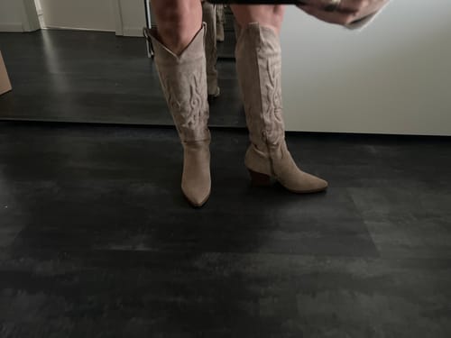 Customer photo review of Hannah Western Stiefel - Beige