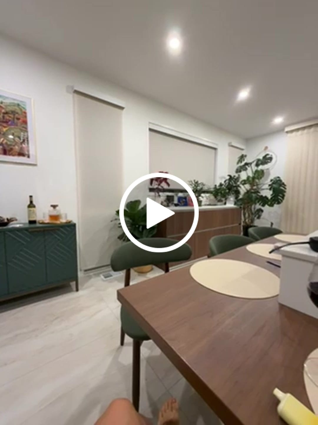 Customer video review of SmartWings Motorized Light Filtering Roller Shades 70% Blackout Linen