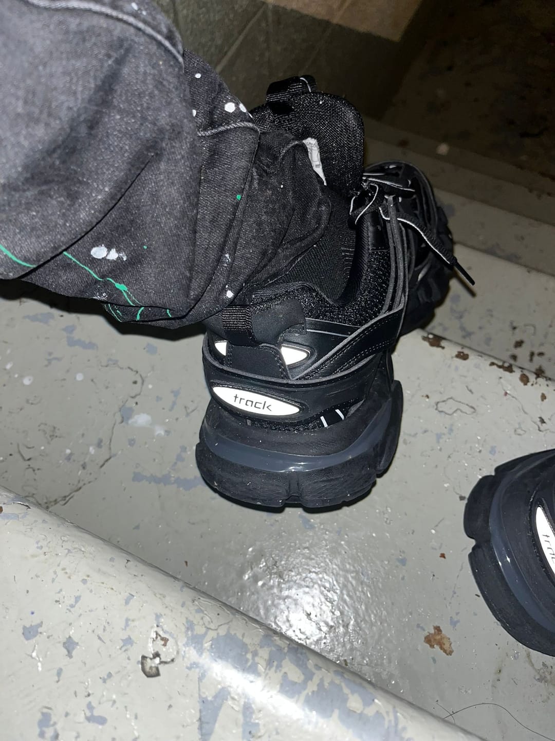 Customer photo review of LOUIS VUITTON LV SKATE SNEAKER BLACK WHITE