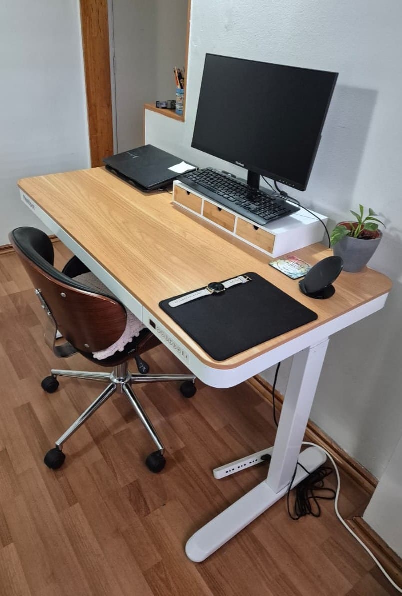 Customer photo review of Standing Desk Smart 120 x 60 cm