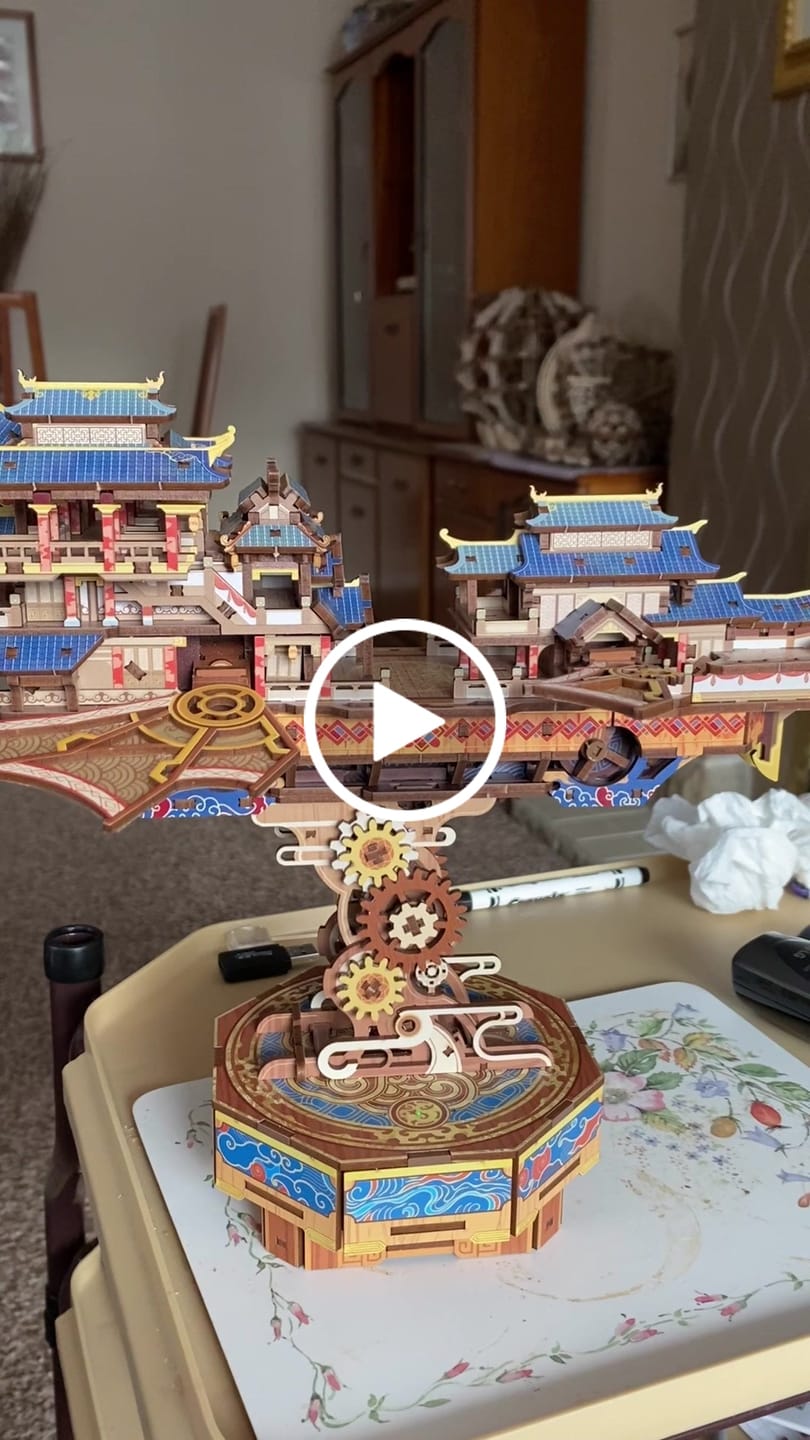 Customer video review of Vintage Airship 3D Wooden Puzzle