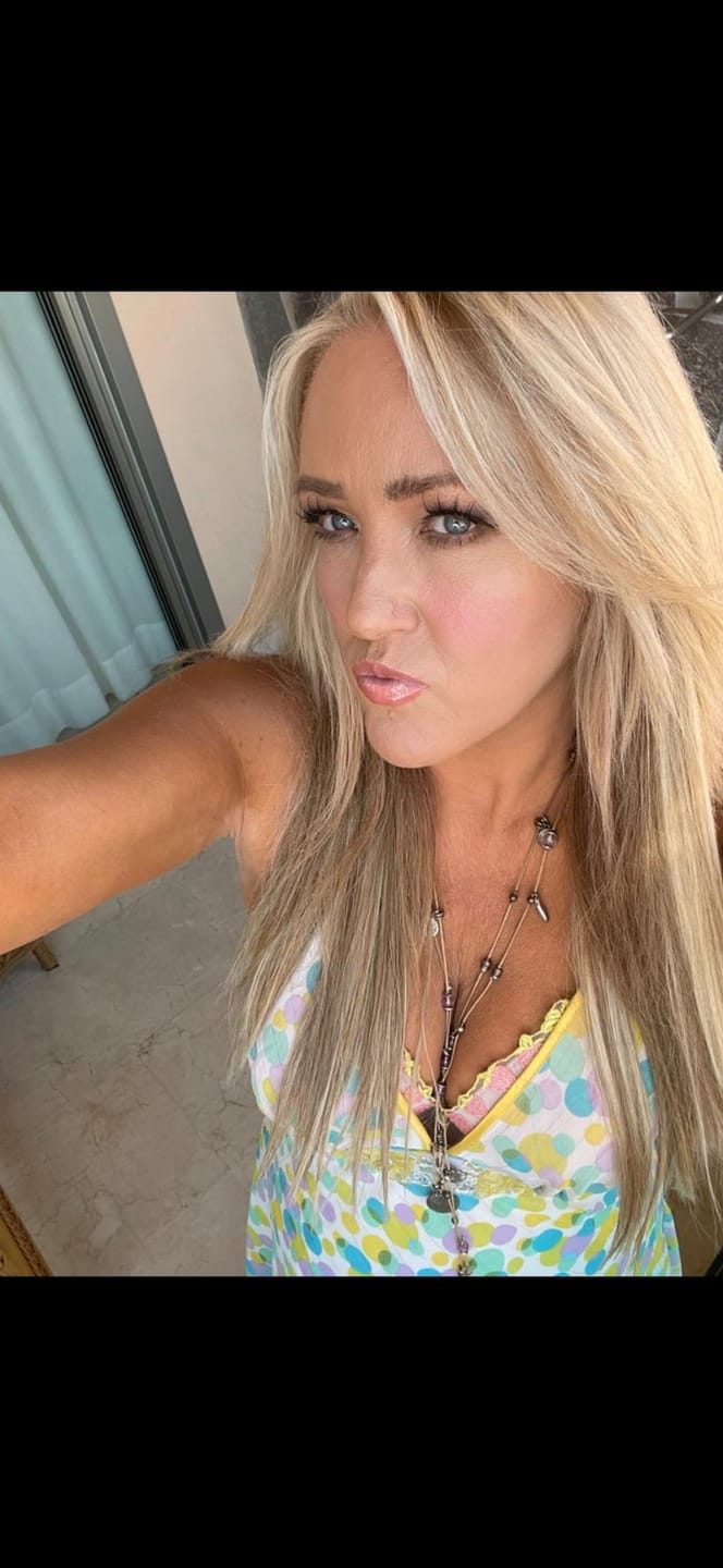 Customer photo review of Stranded 16" One Piece Flicky Clip-in Hair Extension - Colour #16/613 Sweetheart