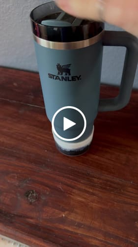 Customer video review of MOUNTAIN LANDSCAPE Tumbler Boot -fits 20-40oz NEW! Blue brown white