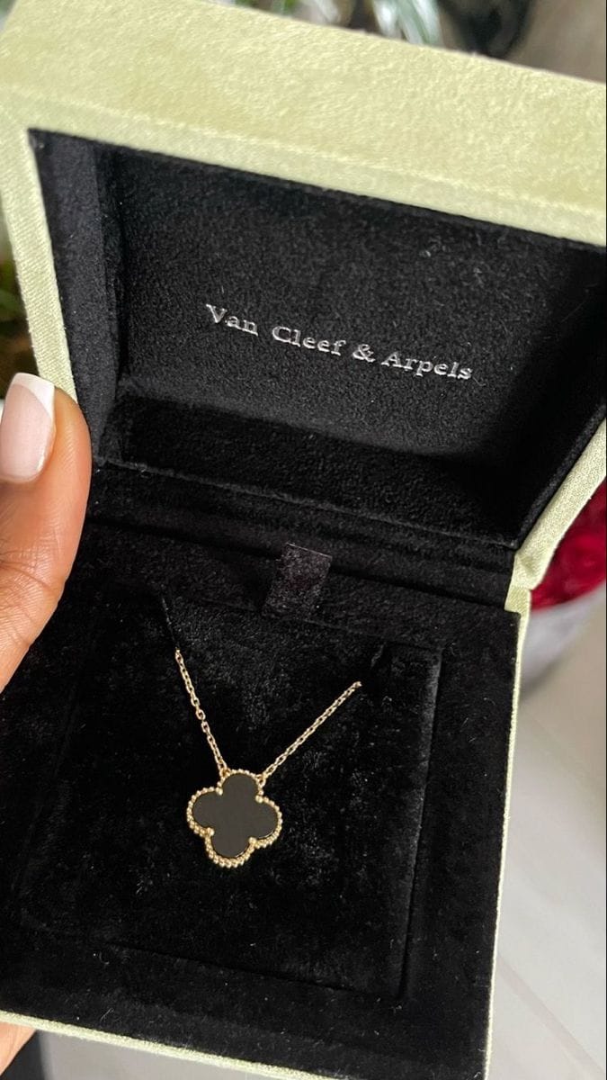 Customer photo review of AV Four Leaf Clover yellow gold