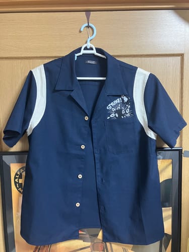 谷口 review of 「ボウリングでストライクを出す猫」刺繍　リネン混オープンカラーシャツ image 1 out of 1