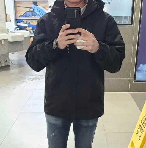Customer photo review of Explorer Modern Windbreaker