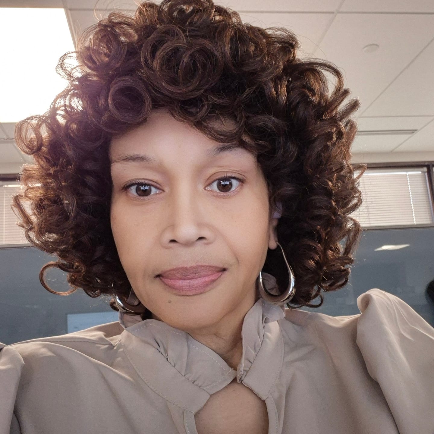 Customer photo review of Outre Wigpop Style Selects Full Wig - VIVI