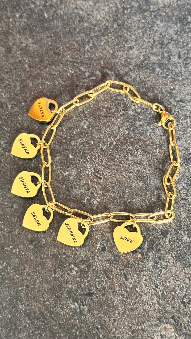 Customer photo review of Armband mit personalisierten Herzanhängern