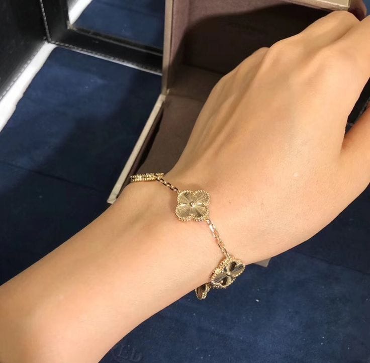 Customer photo review of AV Four Leaf Clover yellow gold