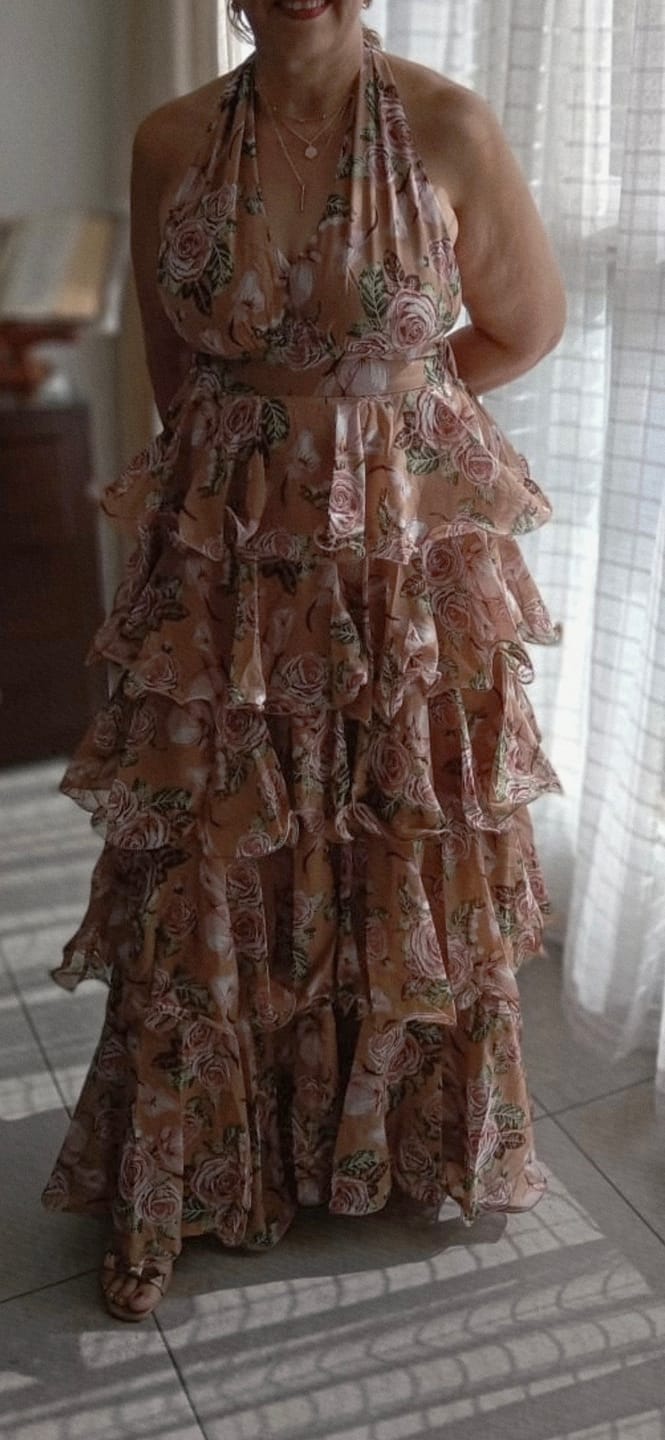 Customer photo review of Vestido maxi floreado halter