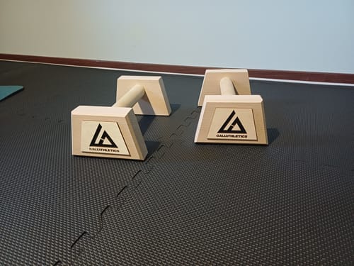 Customer photo review of Wooden Parallettes MEDIUM
