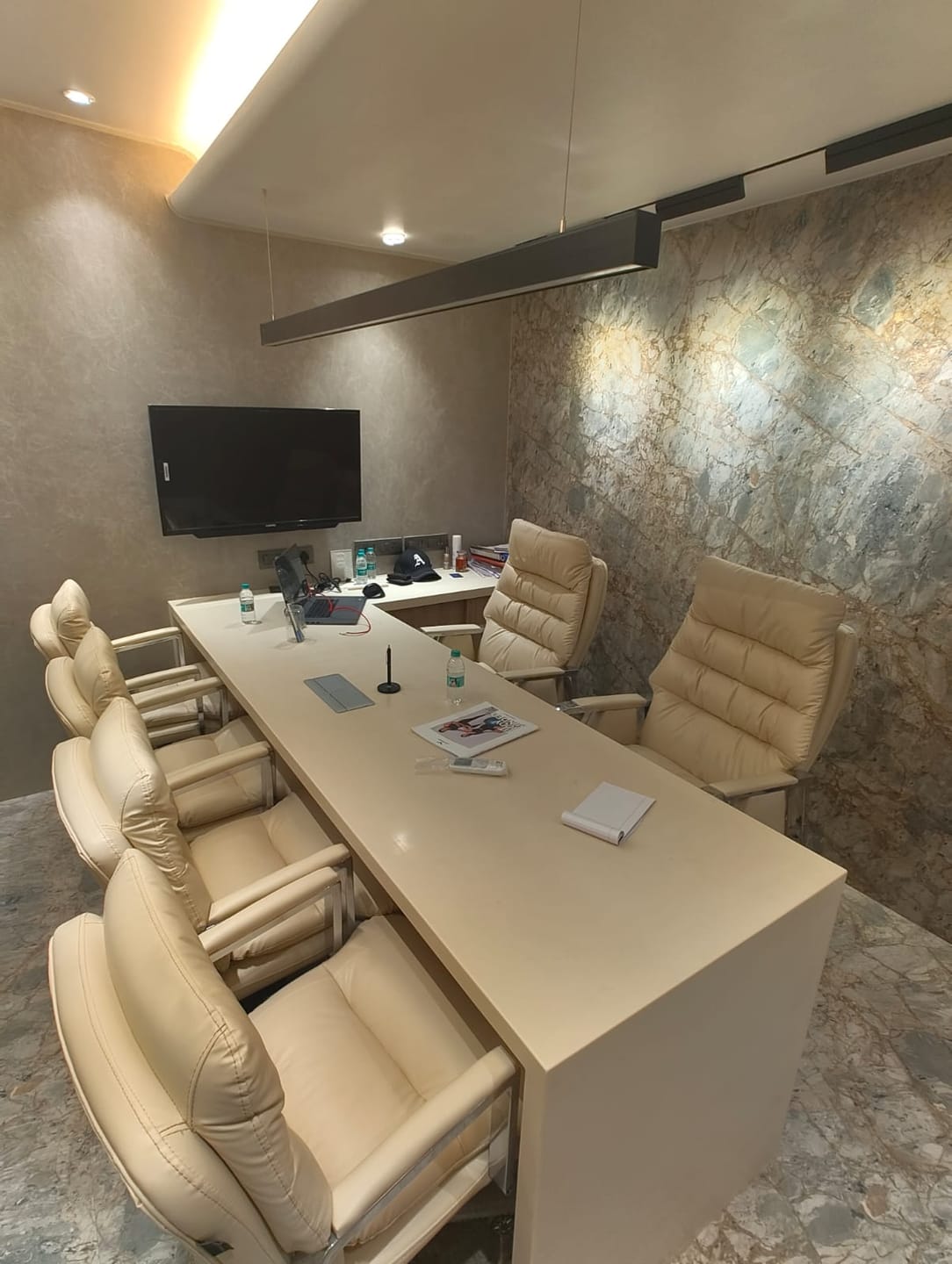 Customer photo review of Ettorez FORTUNA Premium Leatherette Chair