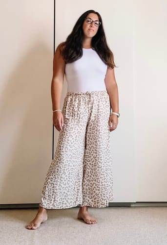 Customer photo review of Hose weiß LEO LOVER beige