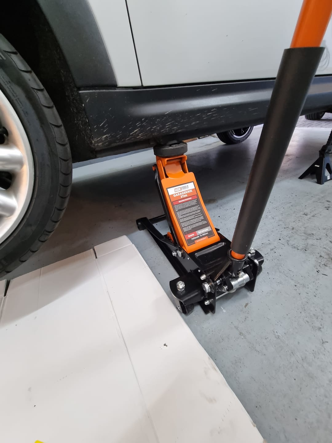 Customer photo review of HDKTOOLS® Garagekrik 3000KG | extra laag 75mm - 465mm | dubbele plunjers | snelle hefboom