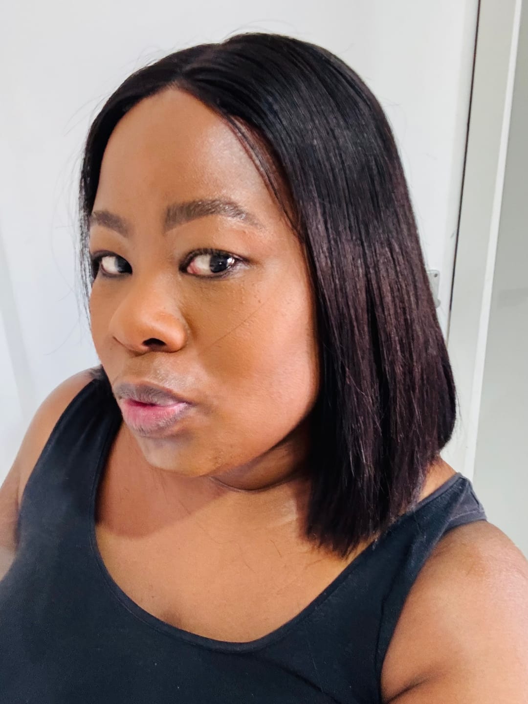 Customer photo review of Double Drawn Short Blunt Cut Glue-less 8 inch Bob Wig