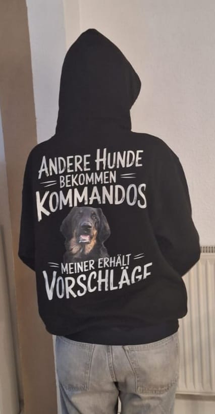 Customer photo review of Mein Hund bekommt Vorschläge - Personalisierbarer Hoodie
