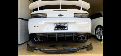 Customer photo review of 2016-2025 Chevy Camaro Evo Style Shark Fins Rear Diffuser Quad/Single Tips SS/RS/LT & ZL1 w/ Smoke Reflectors