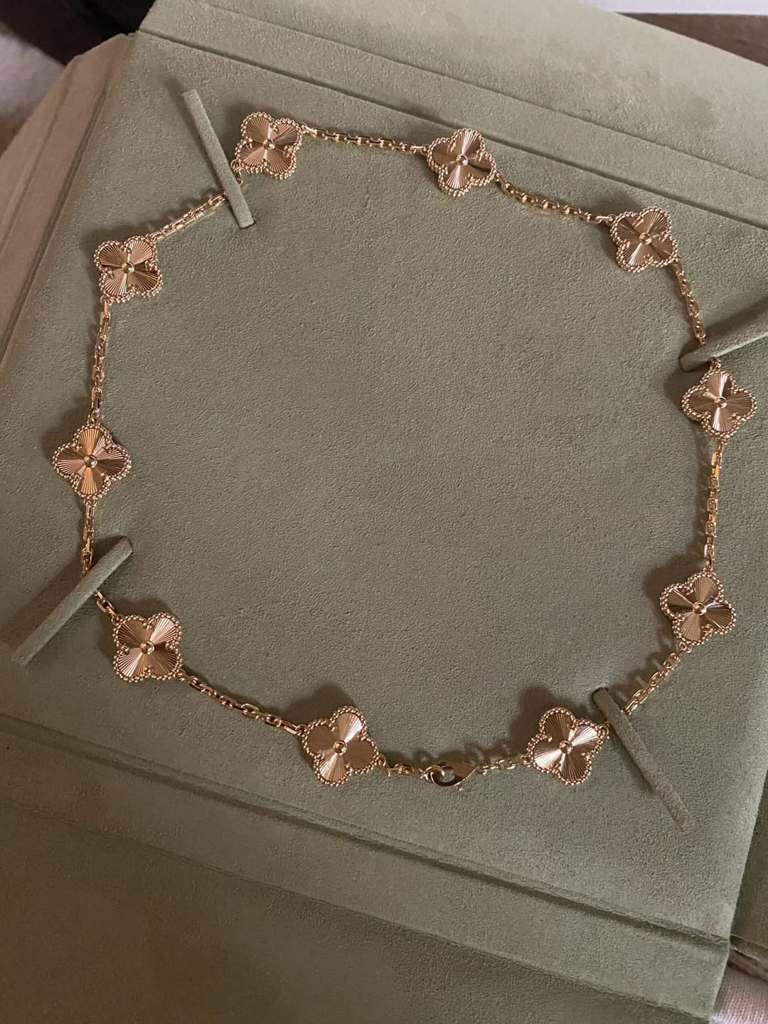 Customer photo review of AV Four Leaf Clover yellow gold
