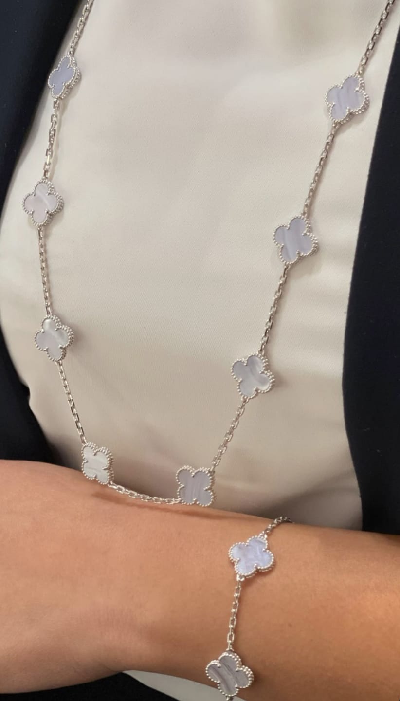 Customer photo review of AV Four Leaf Clover yellow gold