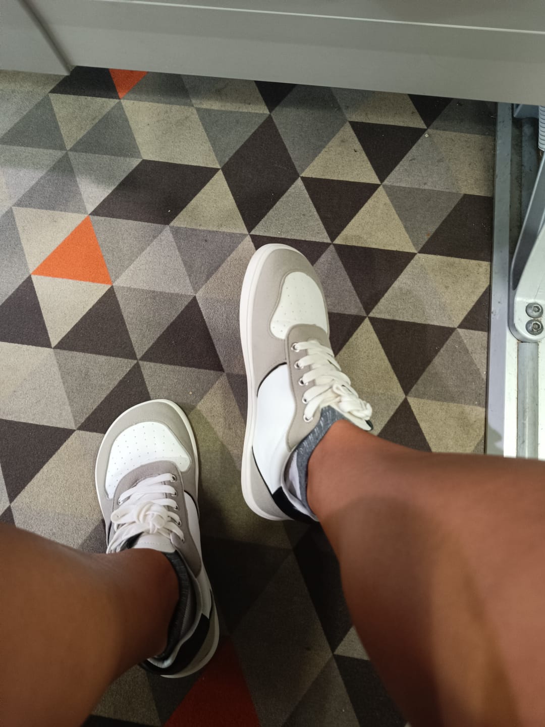 Customer photo review of Roots Urban Gris