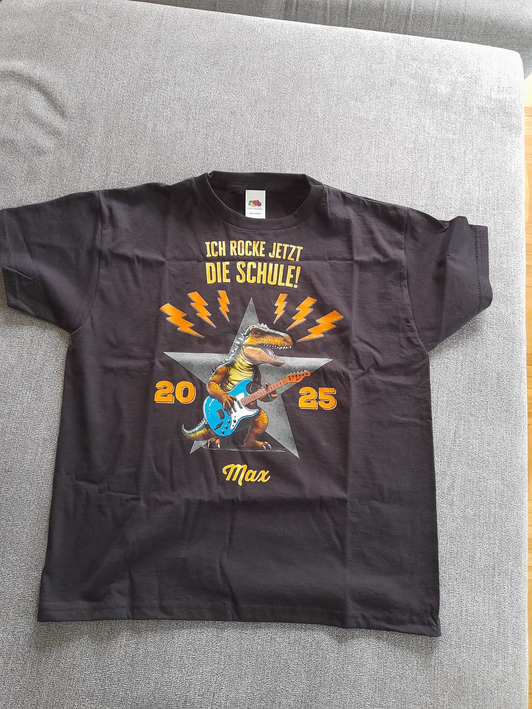 Customer photo review of Schule rocken - Personalisiertes Kinder T-Shirt