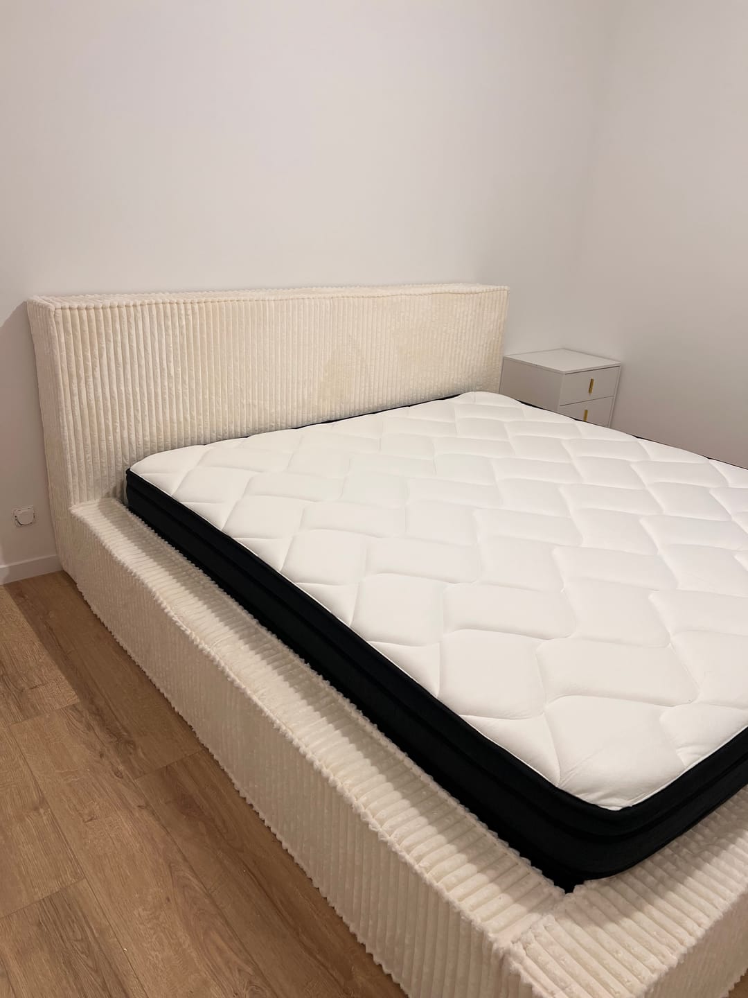 Customer photo review of Lit coffre velours côtelé de grande épaisseur - MELODIE