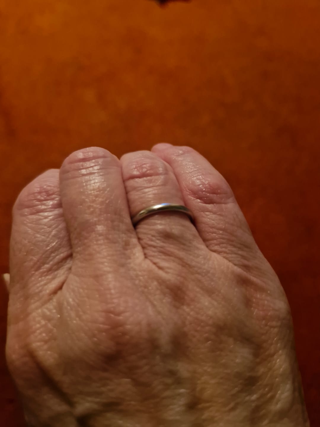 Customer photo review of White Gold 2mm Wonder Ring