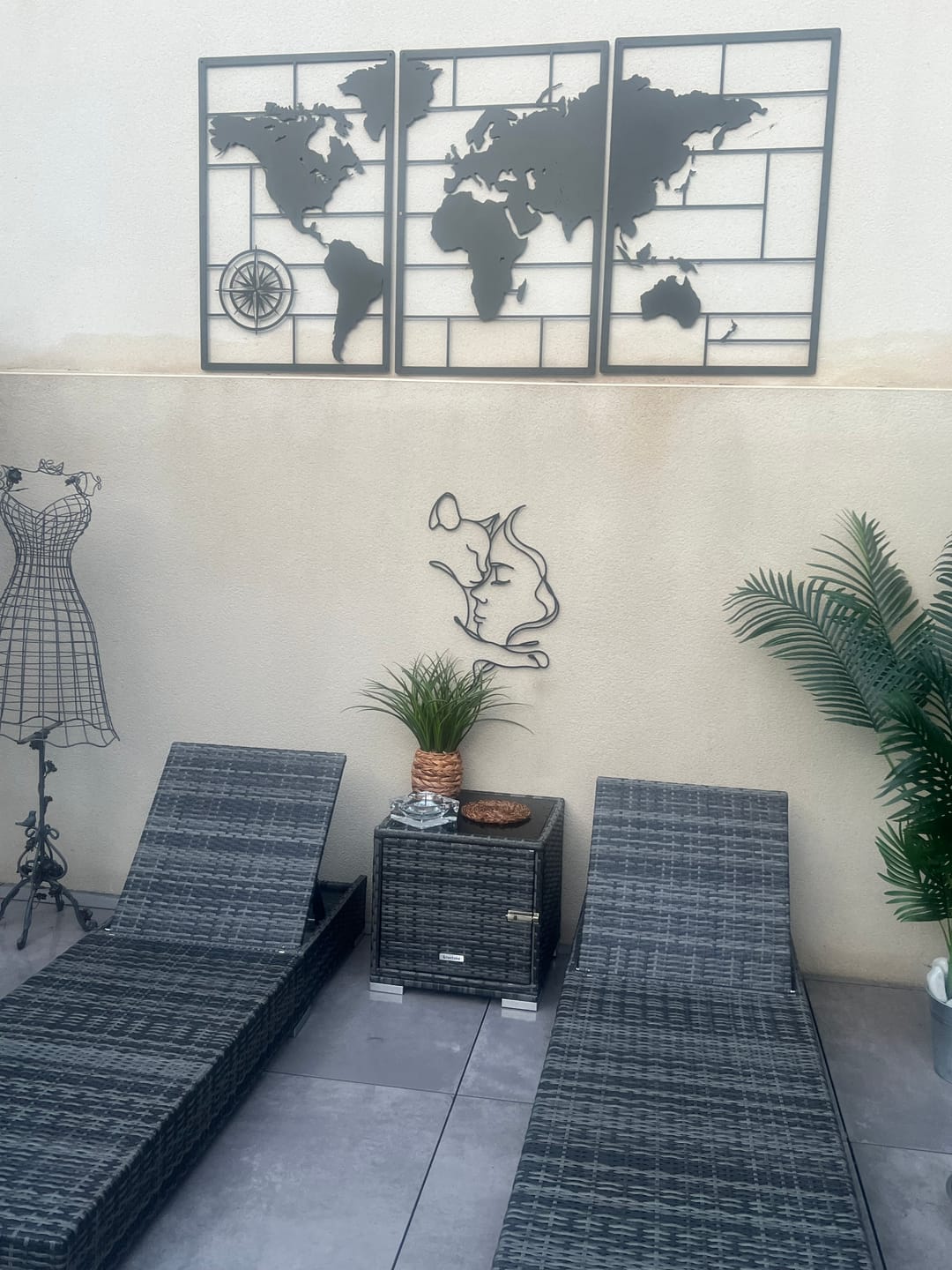 Customer photo review of Décoration Murale en Métal - Triptyque Carte du Monde (M4)