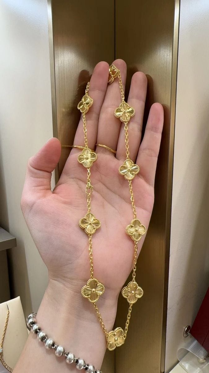 Customer photo review of AV Four Leaf Clover yellow gold