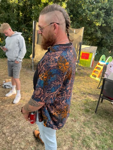 Customer photo review of Chemise de villégiature à manches courtes pour homme, motif floral rétro, 100 % rayonne