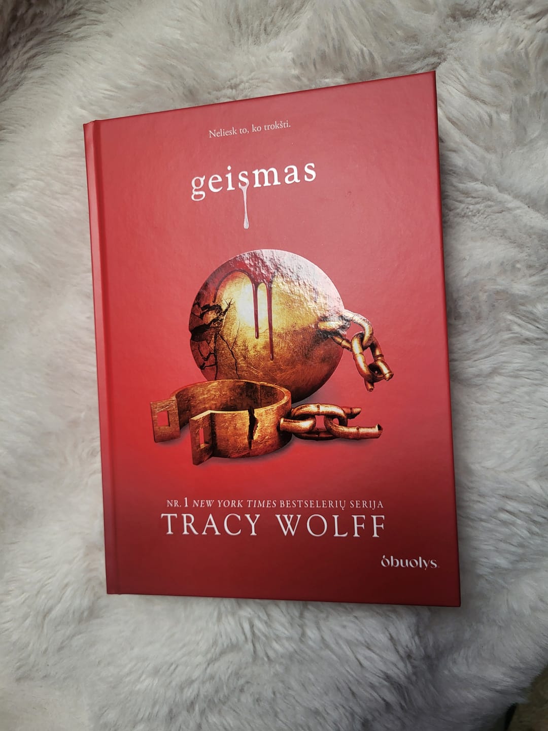 Customer photo review of Geismas: Nr. 1 New York Times bestselerių serijos troškimas trečioji dalis (kolekcinis leidimas, vėliau brangs!)