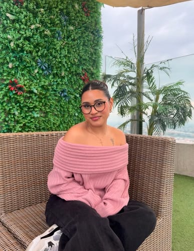 Customer photo review of SWEATER BELLA ROJO