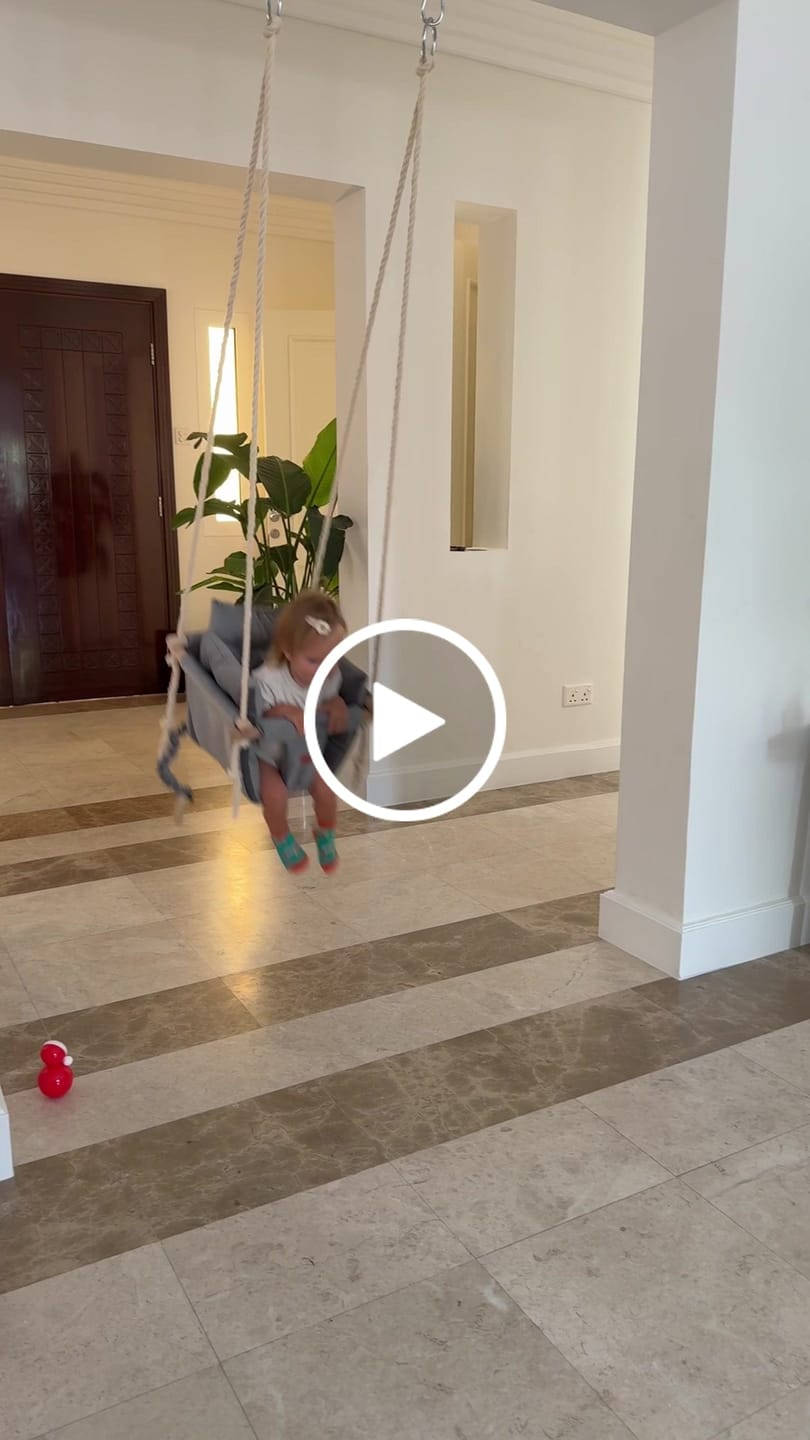 Customer video review of Premium Elephant Gray Schaukel - Handgefertigte Schaukel