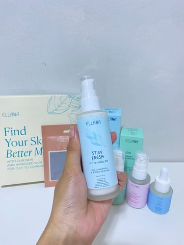 Customer photo review of Stay Fresh Moisturizer Controls Oil and Brightens
