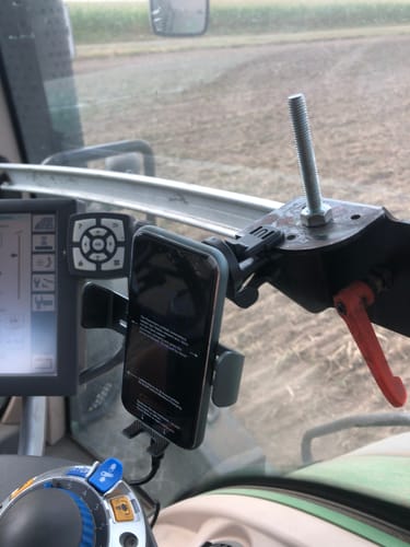 Customer photo review of Gadgetme Handyhalterung mit Wireless Ladefunktion passend für Fendt 15W Fast Wireless