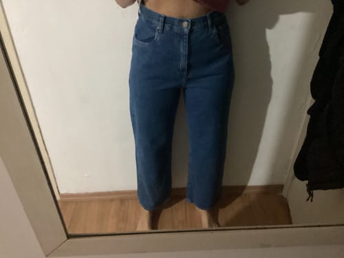 Mirella C. review of Calça Jeans Reta Araçá Azul Médio image 1 out of 1