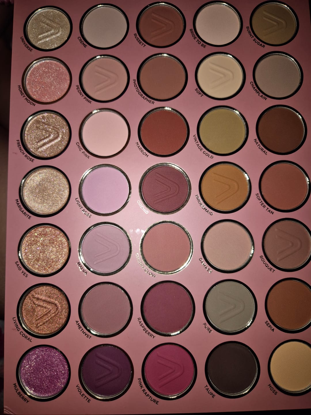 Customer photo review of PALETA DE SOMBRAS CLASSIC 35 TONOS
