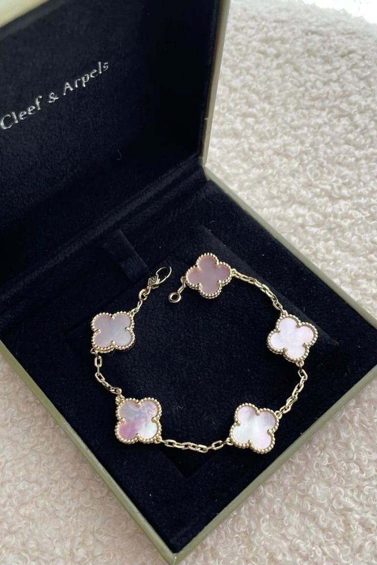 Customer photo review of AV Four Leaf Clover yellow gold