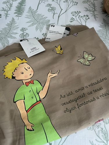 Customer photo review of Kis Herceg Rózsa póló | Vates X A Kis Herceg