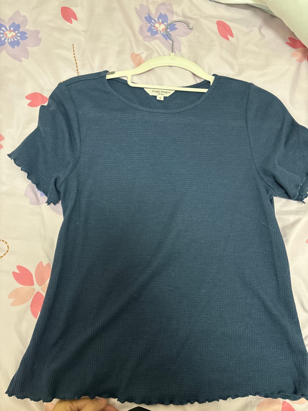Customer photo review of Waffle Lettuce Hem Tee