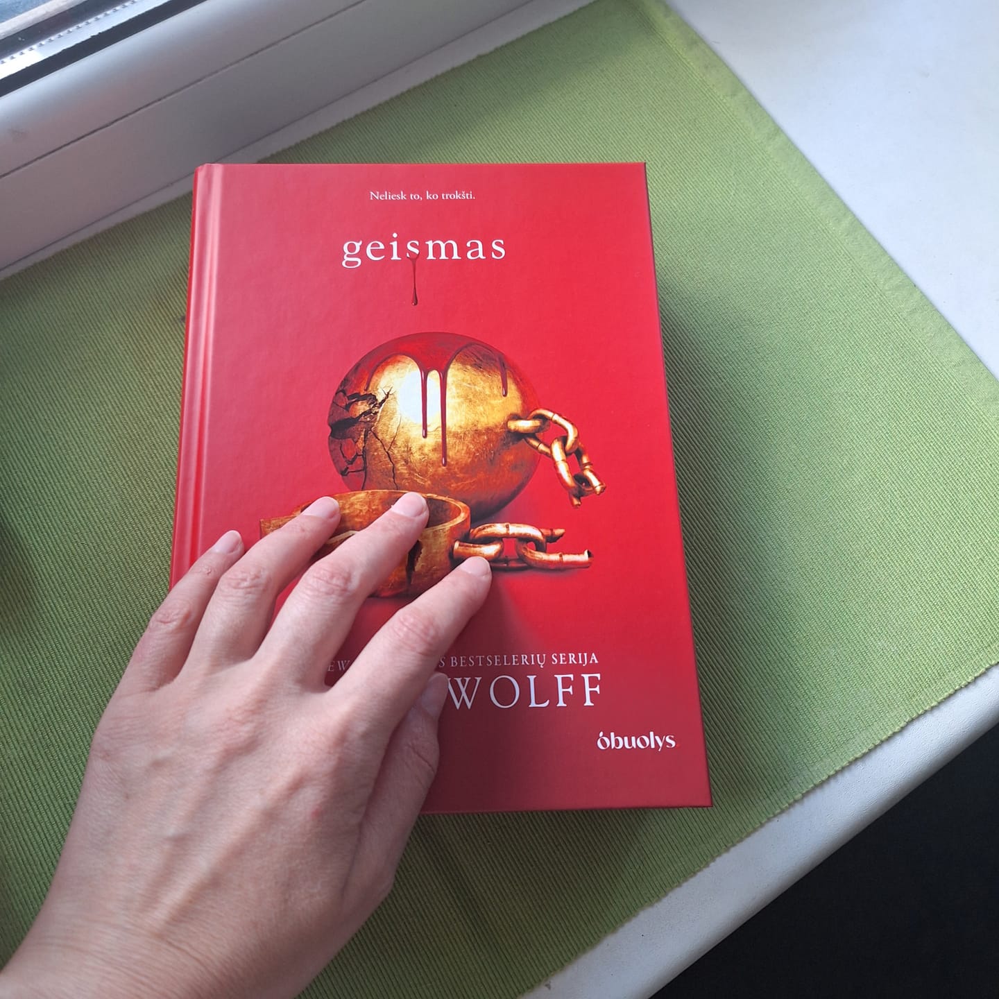 Customer photo review of Geismas: Nr. 1 New York Times bestselerių serijos troškimas trečioji dalis (kolekcinis leidimas, vėliau brangs!)