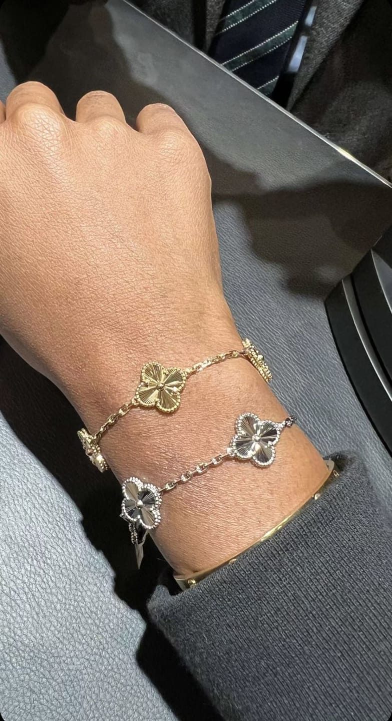Customer photo review of AV Four Leaf Clover yellow gold
