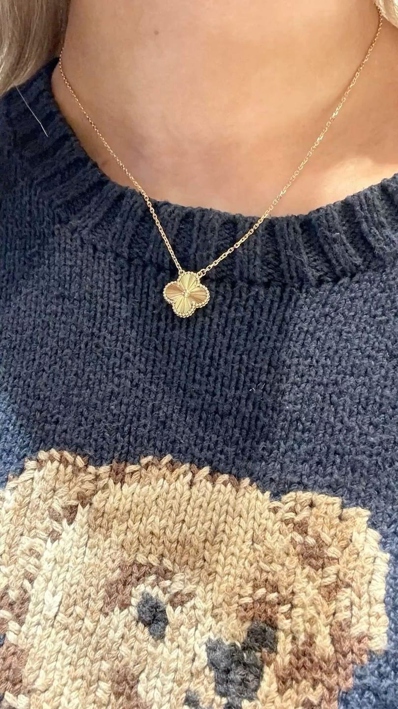Customer photo review of AV Four Leaf Clover yellow gold